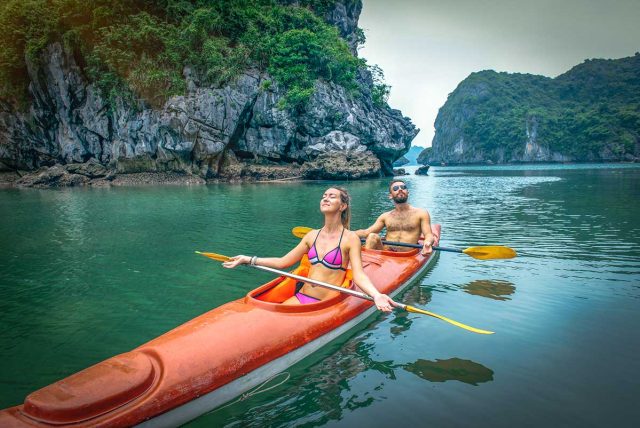 Kayaking Halong bay