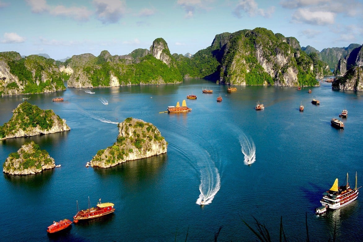 01 day Natural wonder of Ha Long Bay