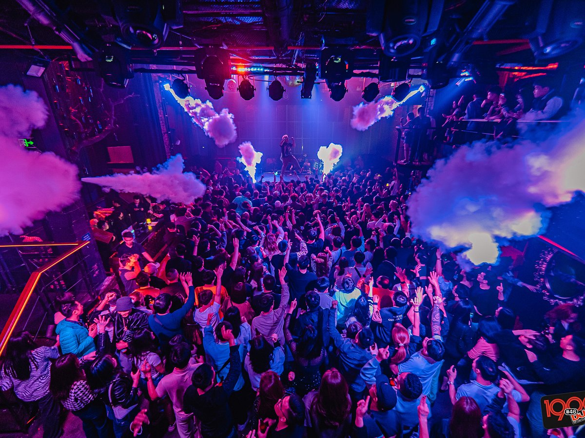Hanoi Nightlife 2025: Best Bars, Night Markets, and Things to Do After Dark