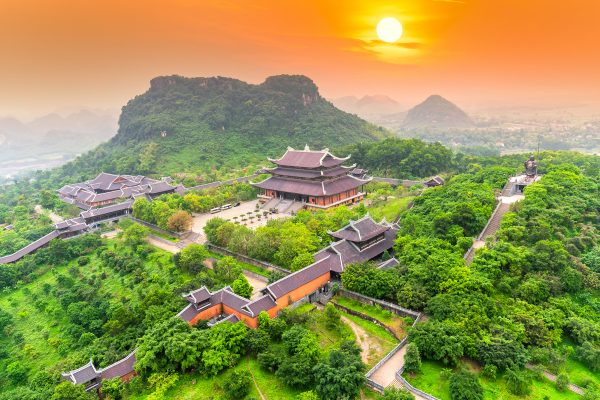 Ninh Binh Escape: From Mua Cave Views to Trang An Cruise