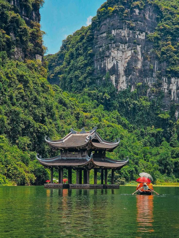 Cultural experiences in Hanoi such as water puppetry, Temple of Literature and Bat Trang pottery – Hanoi Travel Guide