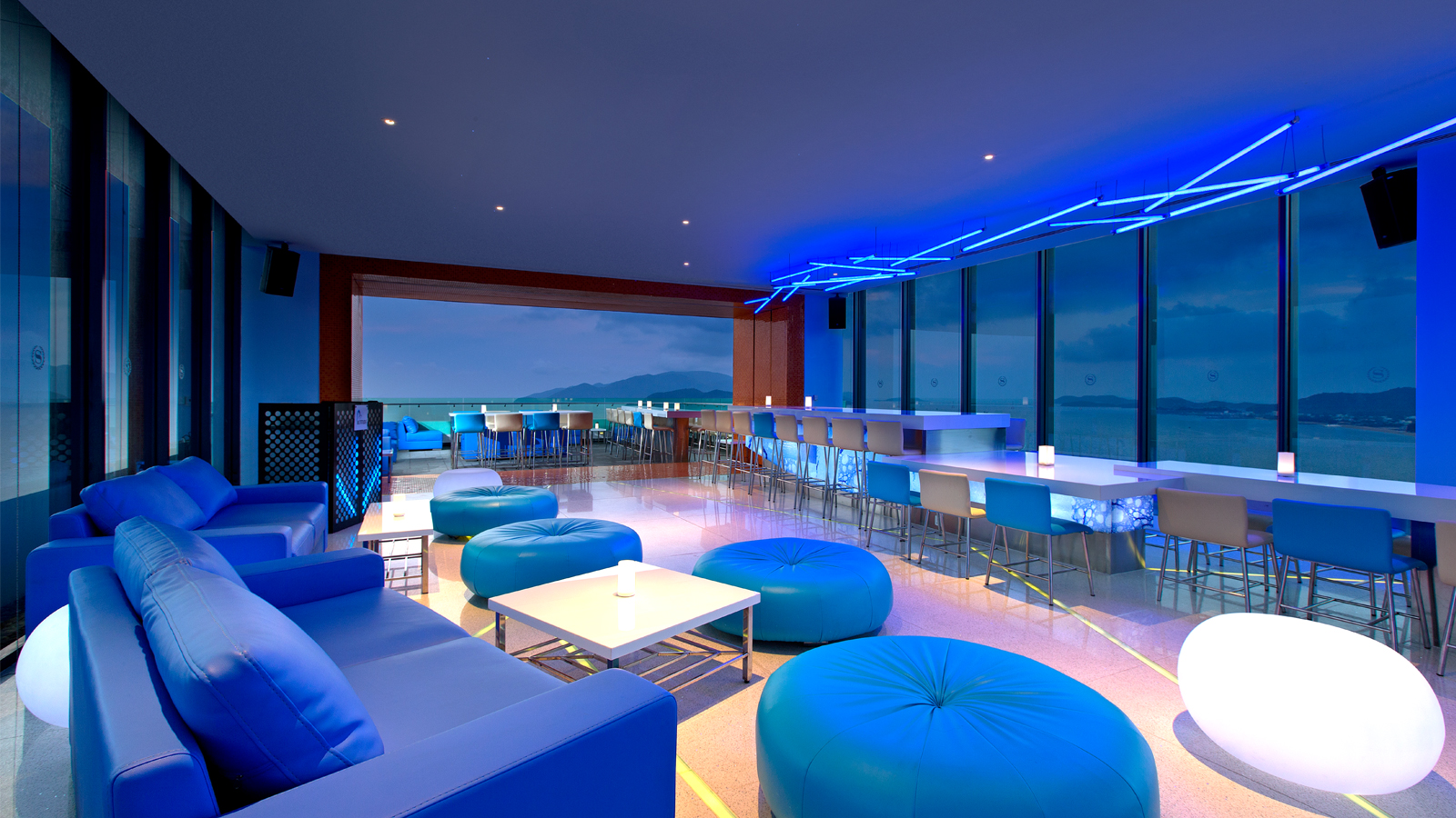 Altitude Bar (Sheraton)