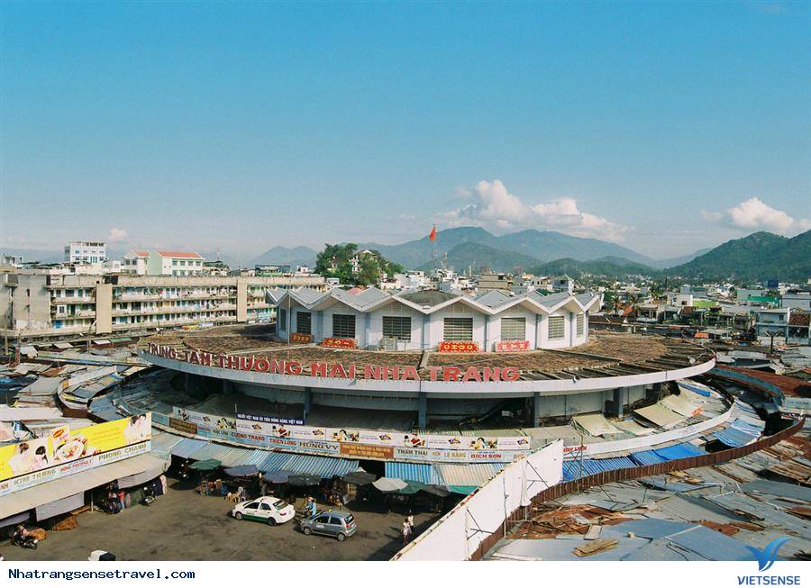 Dam Market (Chợ Đầm)