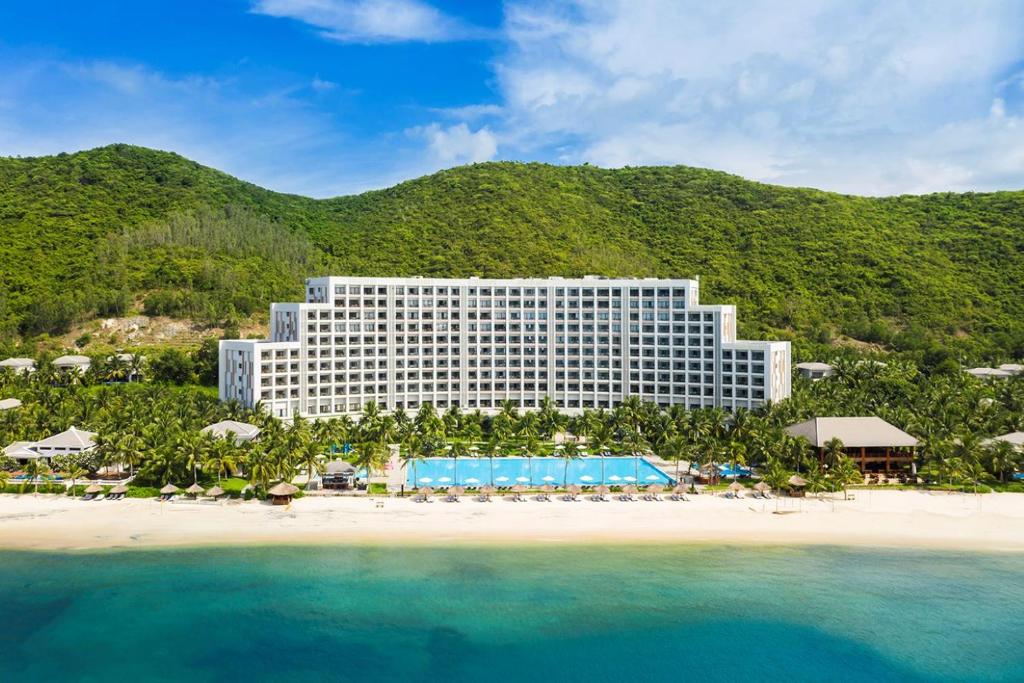 Vinpearl Resort & Spa Nha Trang Bay (Hon Tre Island)
