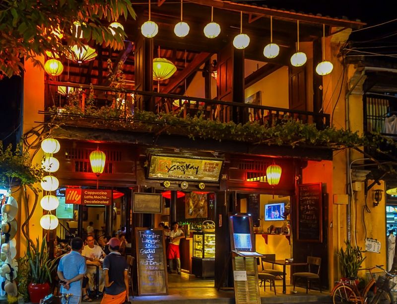 Hoi An Nightlife – What to Do After Sunset 2025 | Best Bars, Markets, & Experiences