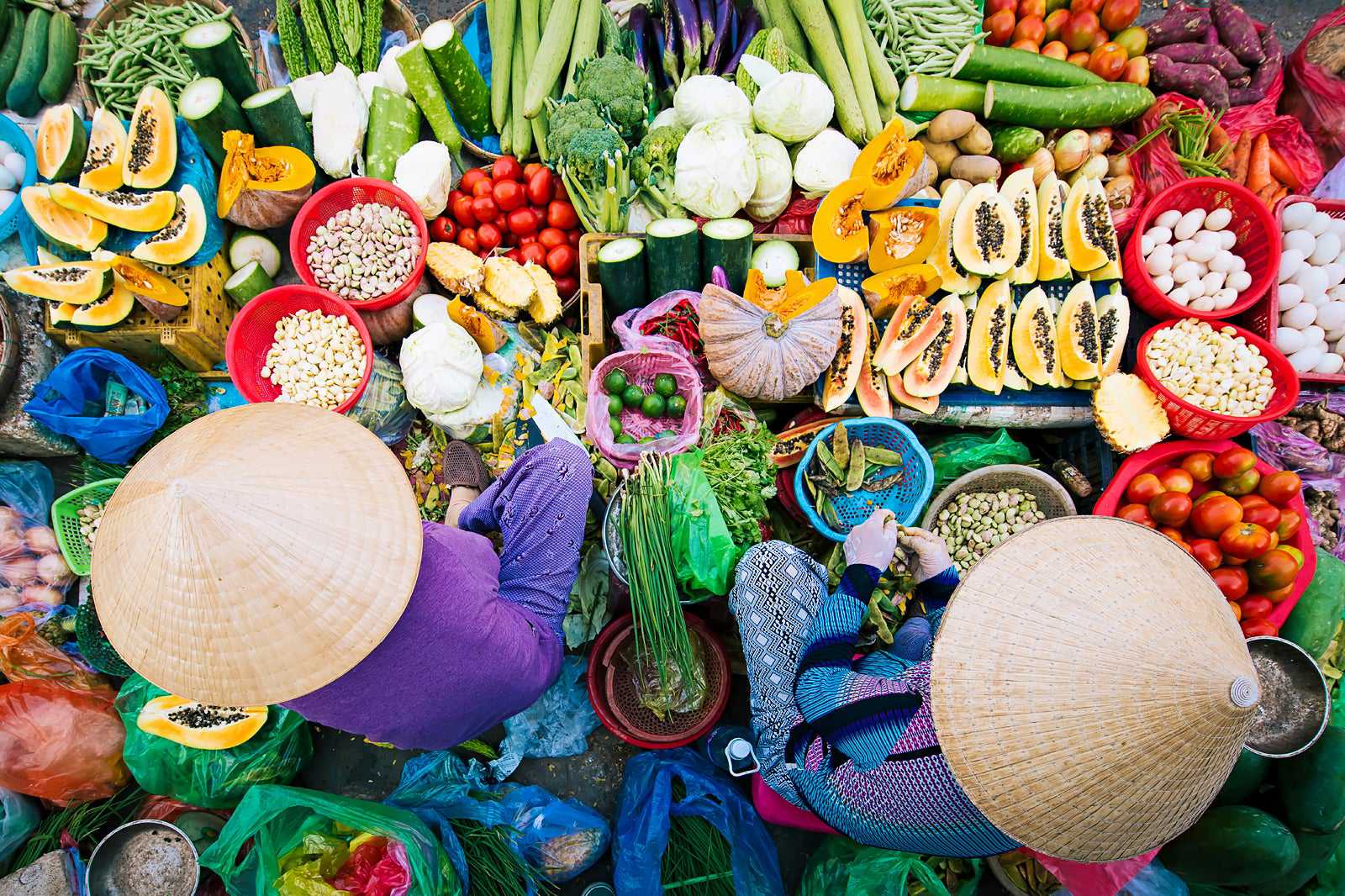 Hoi An Shopping Guide 2025 – Best Tailors, Markets & Local Shops